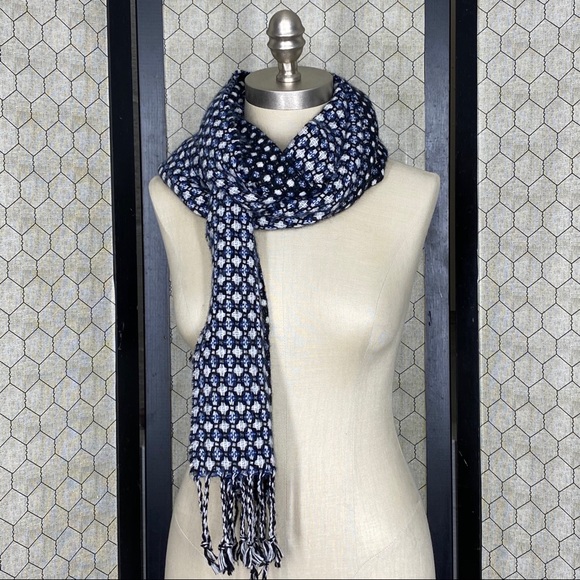 Banana Republic Scarf - Picture 3 of 10